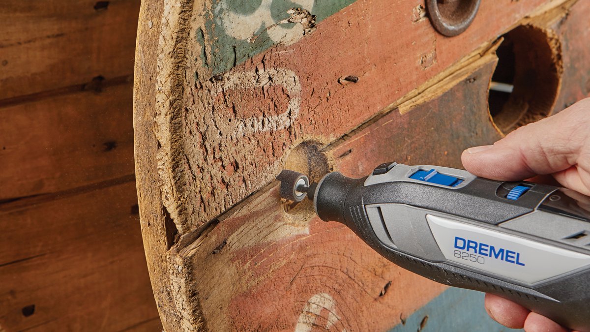 Dremel 8250 Platinum Multitool: Krachtige Snoerloze Precisie met 2x 12V Accu, 65 Accessoires