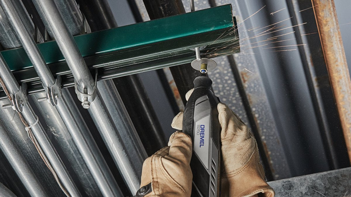 Dremel 8250 Platinum Multitool: Krachtige Snoerloze Precisie met 2x 12V Accu, 65 Accessoires