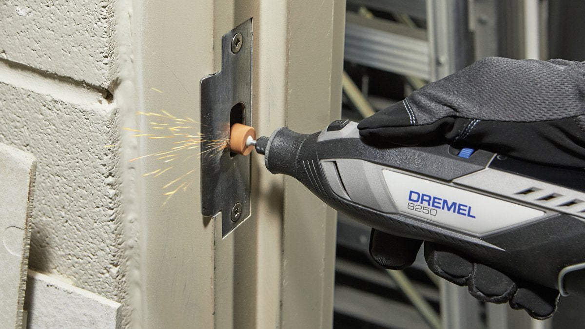 Dremel 8250 Platinum Multitool: Krachtige Snoerloze Precisie met 2x 12V Accu, 65 Accessoires