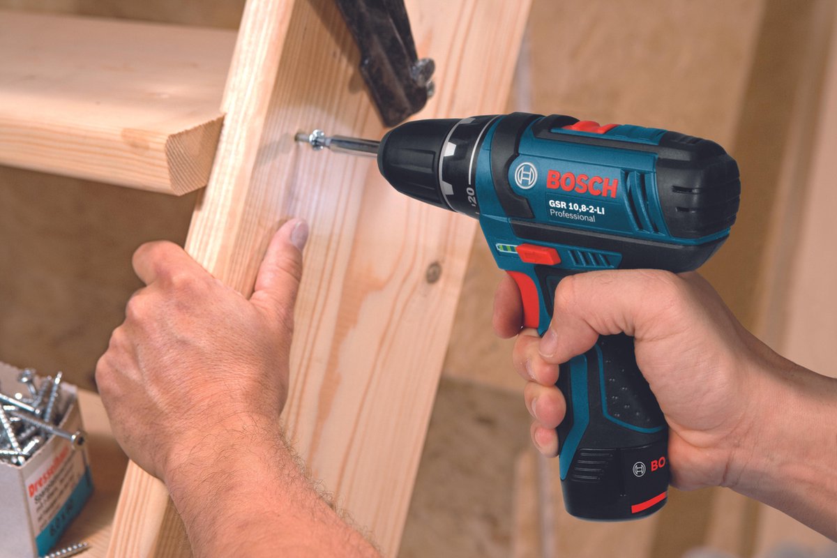 Bosch Professional GSR 12V-15 Accu Schroefboormachine met 2 Accu's