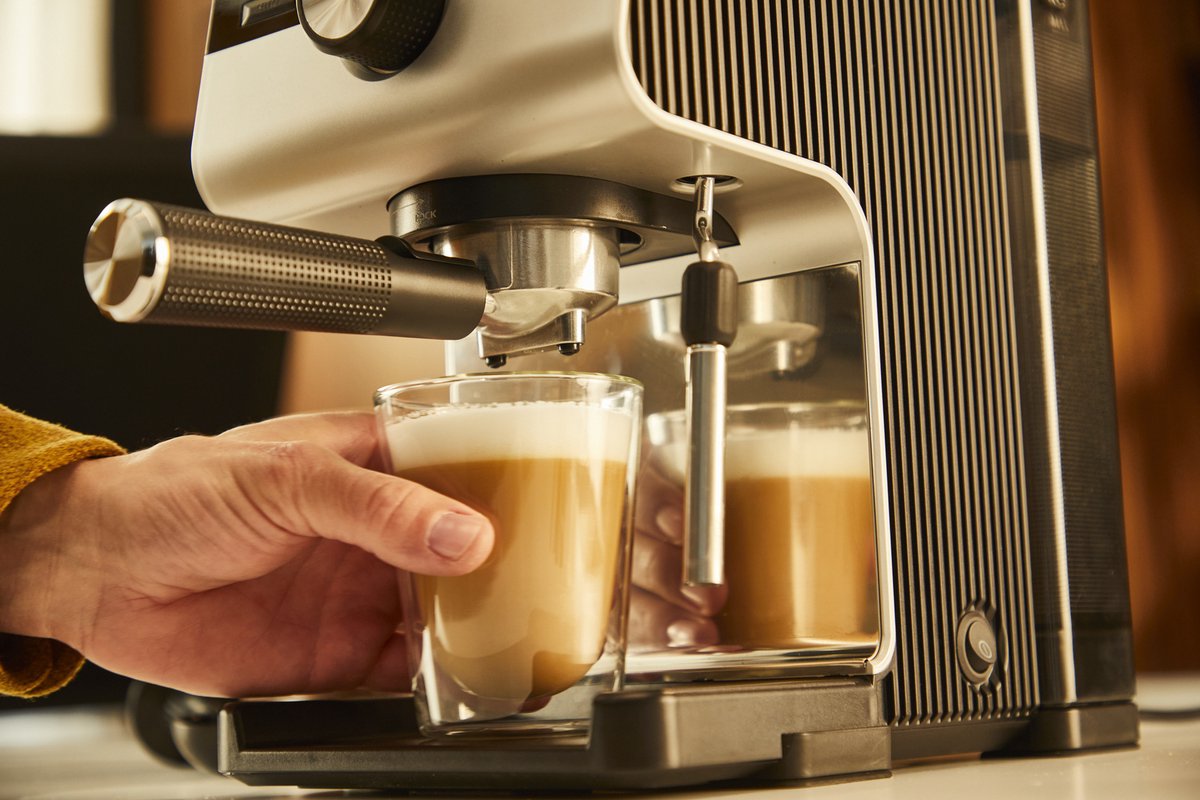 Krups Authentic+ C40 XP384G Compacte Pistonmachine met Melkopschuimer Zwart