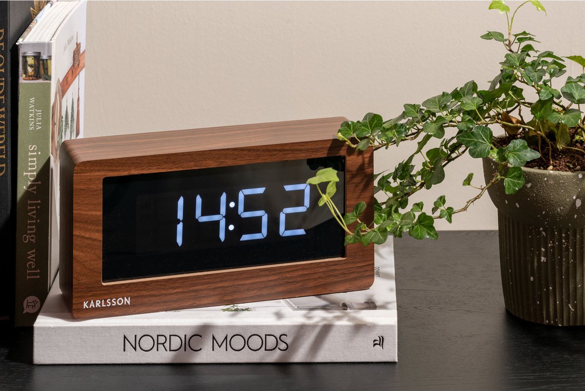 Karlsson Boxed Tafelklok: Modern Donker Hout LED Display Scandinavisch Design