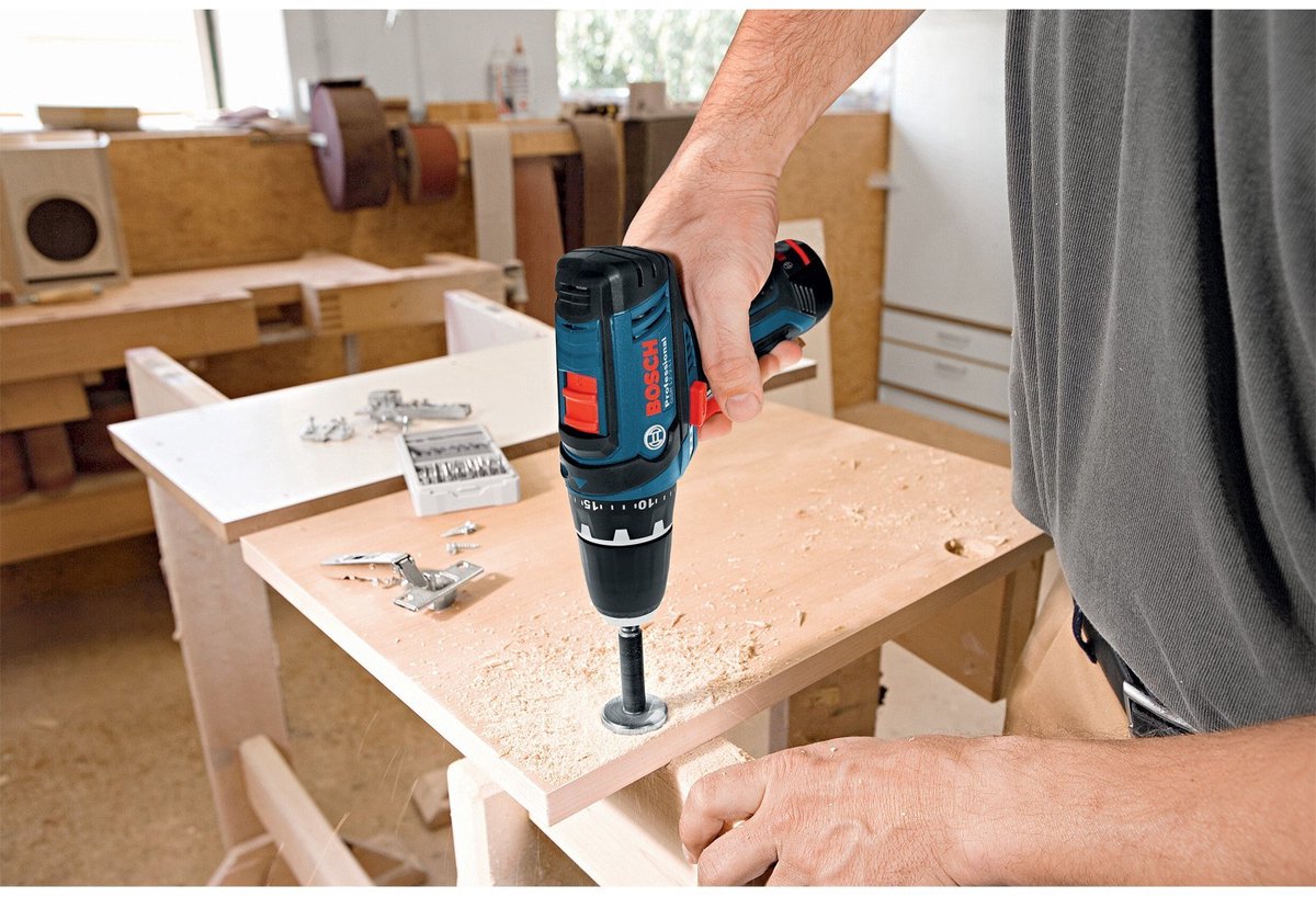 Bosch Professional GSR 12V-15 Accu Schroefboormachine met 2 Accu's