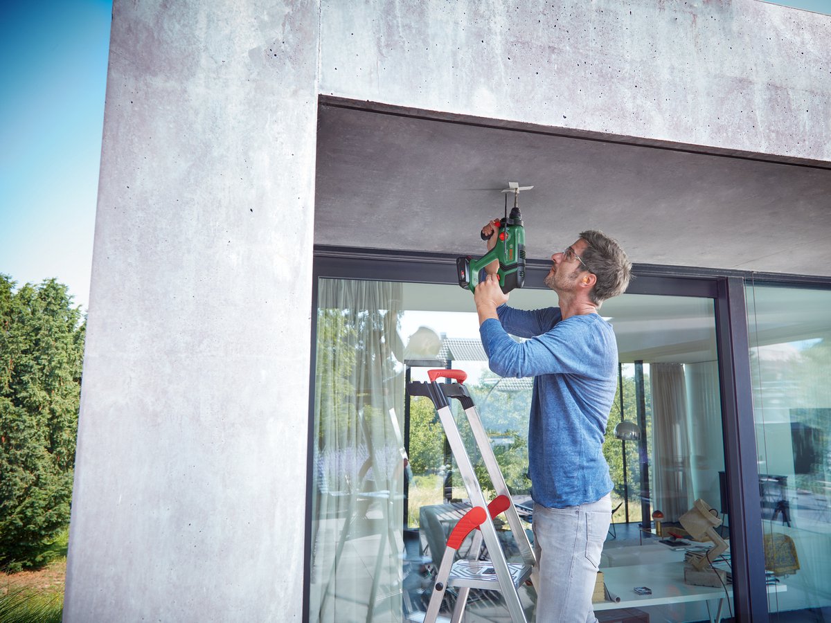 Bosch UniversalHammer 18V Accu Boorhamer 2.0J met 4.0Ah Accu