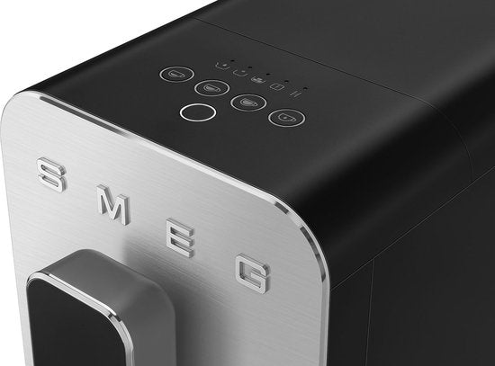 Smeg BCC11BLMEU Volautomatische Espressomachine Bonenmaler 19 Bar