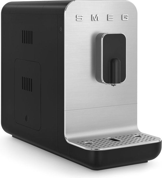 Smeg BCC11BLMEU Volautomatische Espressomachine Bonenmaler 19 Bar