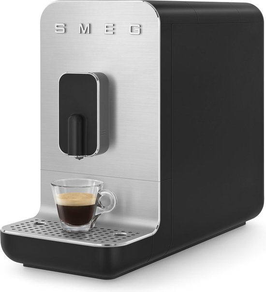 Smeg BCC11BLMEU Volautomatische Espressomachine Bonenmaler 19 Bar