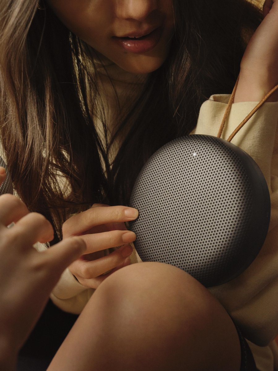 Bang & Olufsen Beosound A1 (2e Gen) Draagbare Bluetooth Speaker Antraciet Zwart Waterdicht - MR commerce