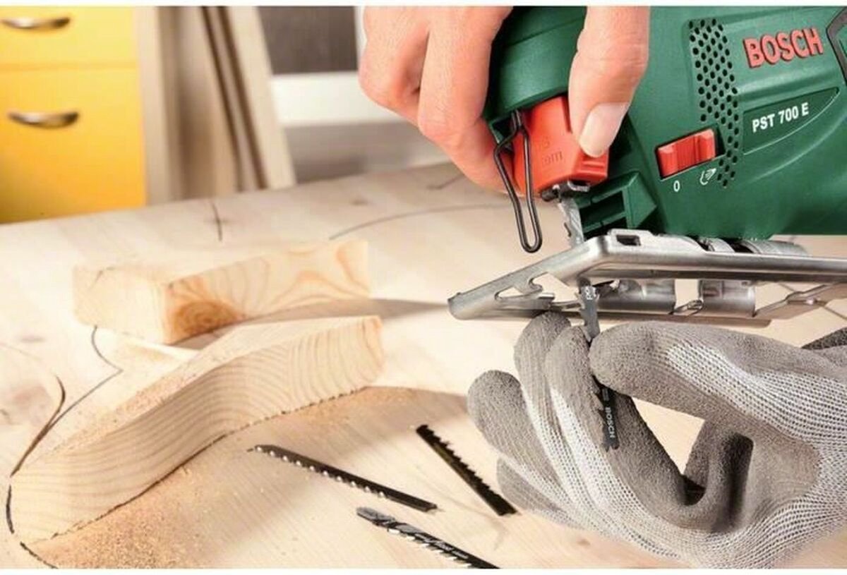 Bosch PST 700 E Decoupeerzaag 500W - MR commerce