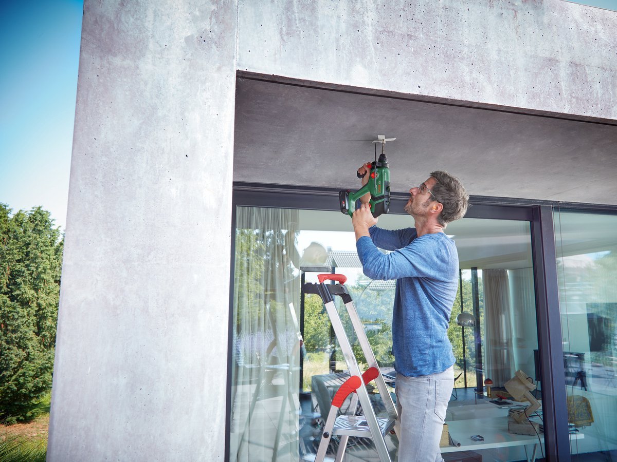 Bosch UniversalHammer 18V Accu Boorhamer 2.0J met 4.0Ah Accu - MR commerce